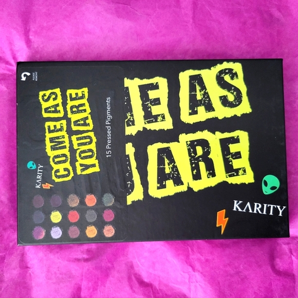 NEW! Karity "Come As You Are" '90's' Eyeshadow Palette. 15 Shades - Picture 1 of 4